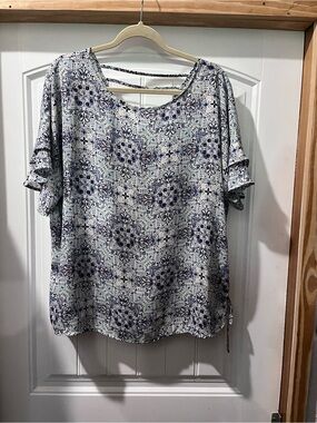 Maurices brand Women's Blue Floral Print Short Sleeve Top